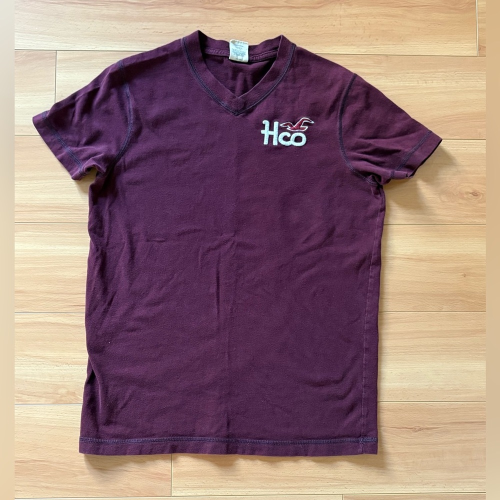 Hollister Men’s Maroon V-Neck T-Shirt, Size Small